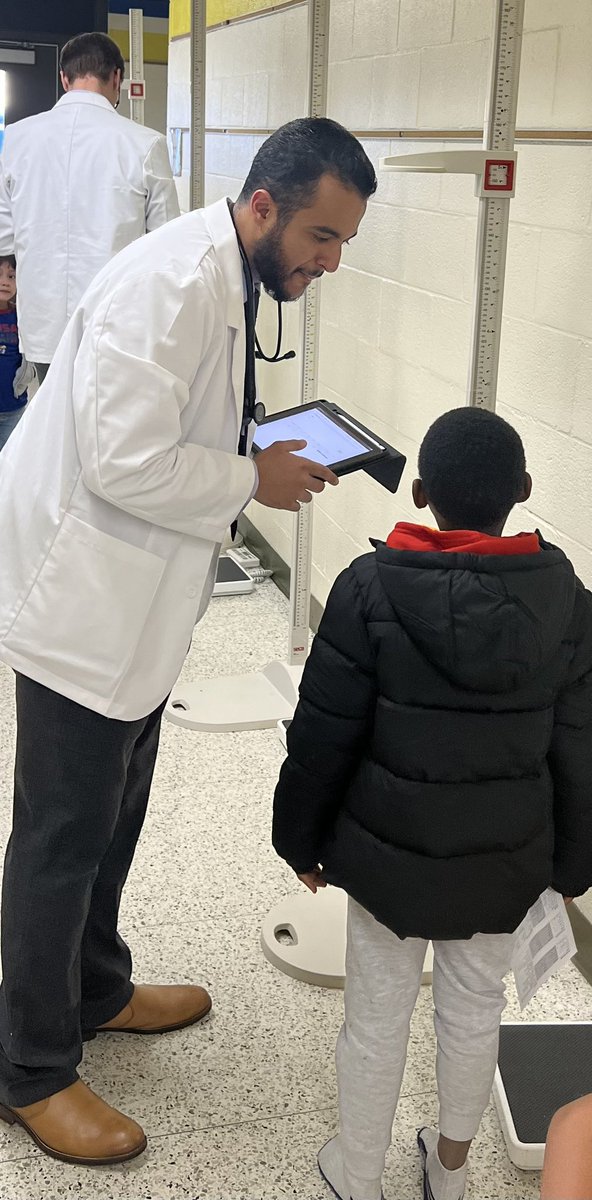 cldAshqg's tweet photo. It’s always impressive to see 100+ medical professionals visit us.  Score 1 for Health provides free, in-school health screenings for elementary-aged children.  I love seeing our kids as they walk into rooms full of medical students here to serve them @ElementaryJfk @Mstewart_2u https://t.co/PrZNWrw0al