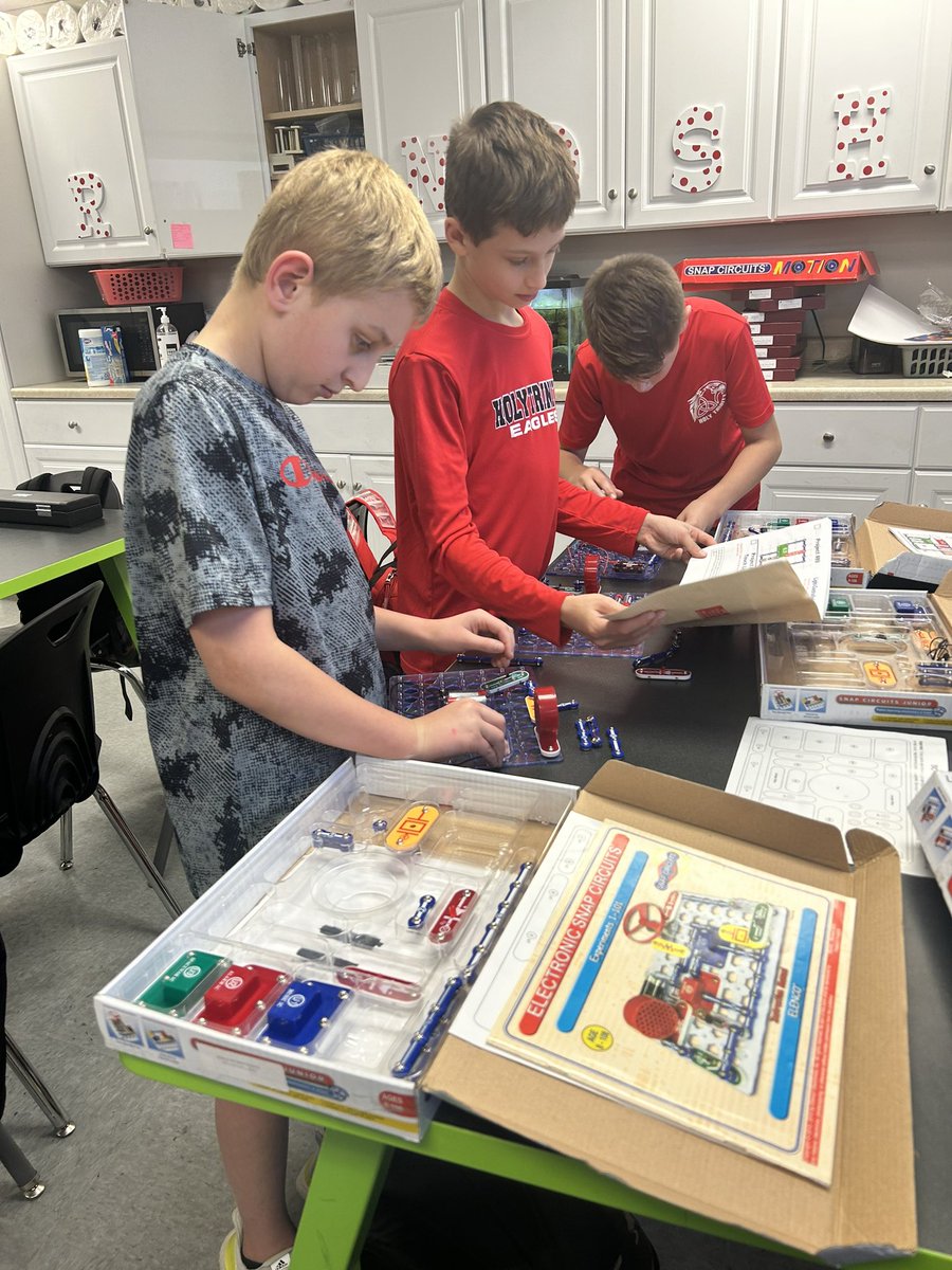 MrsTriplett_HTS's tweet photo. Let the fun begin! Science Olympiad is underway! https://t.co/LYhU8WPiKi