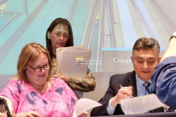 sanjosegobierno's tweet photo. FIRMA DE CONVENIO POR PDGS III

Este viernes se firmó el convenio marco de adhesión entre la Oficina de Planeamiento y Presupuesto y la Intendencia de San José para la ejecución del PDGS III-Préstamo BID.

Más información en https://t.co/jNqdPhS1kQ https://t.co/kNqUArox5M