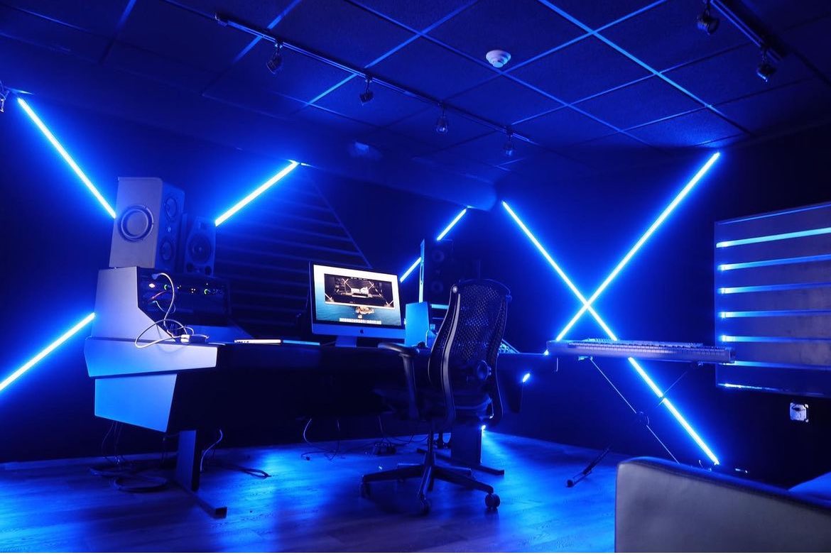 If you are in the Lyndhurst NJ area and need studio time, hit up our homies at @greenhouserecordingstudio for all your session needs! #recordingstudio  #studiolife #studiosetup #musicproducer #studiomonitors #acoustics #studiodesign #musicstudio #studiogear #podcaststudio