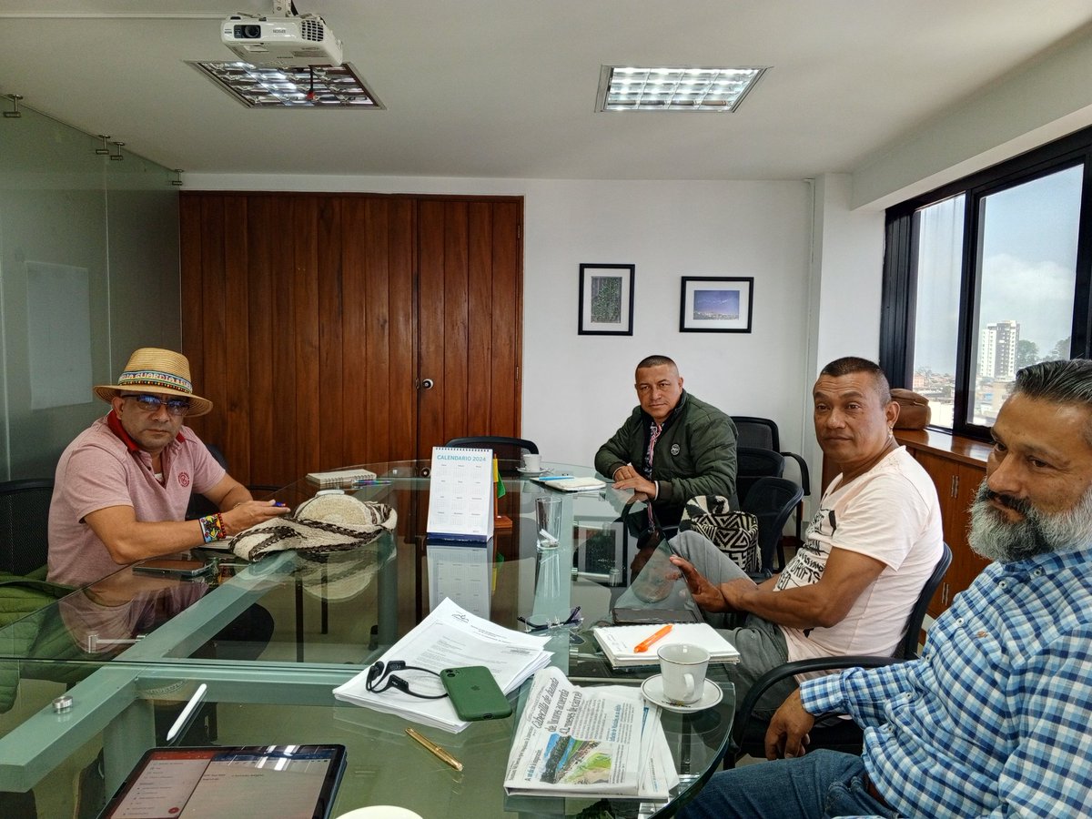 Con el resguardo indígena La Montaña de Riosucio adelantaremos un convenio por cerca de $200 millones para la instalación de estufas ecoeficientes y obras de saneamiento básico. #Caldas #Resiliente y #Sostenible. ☘️
