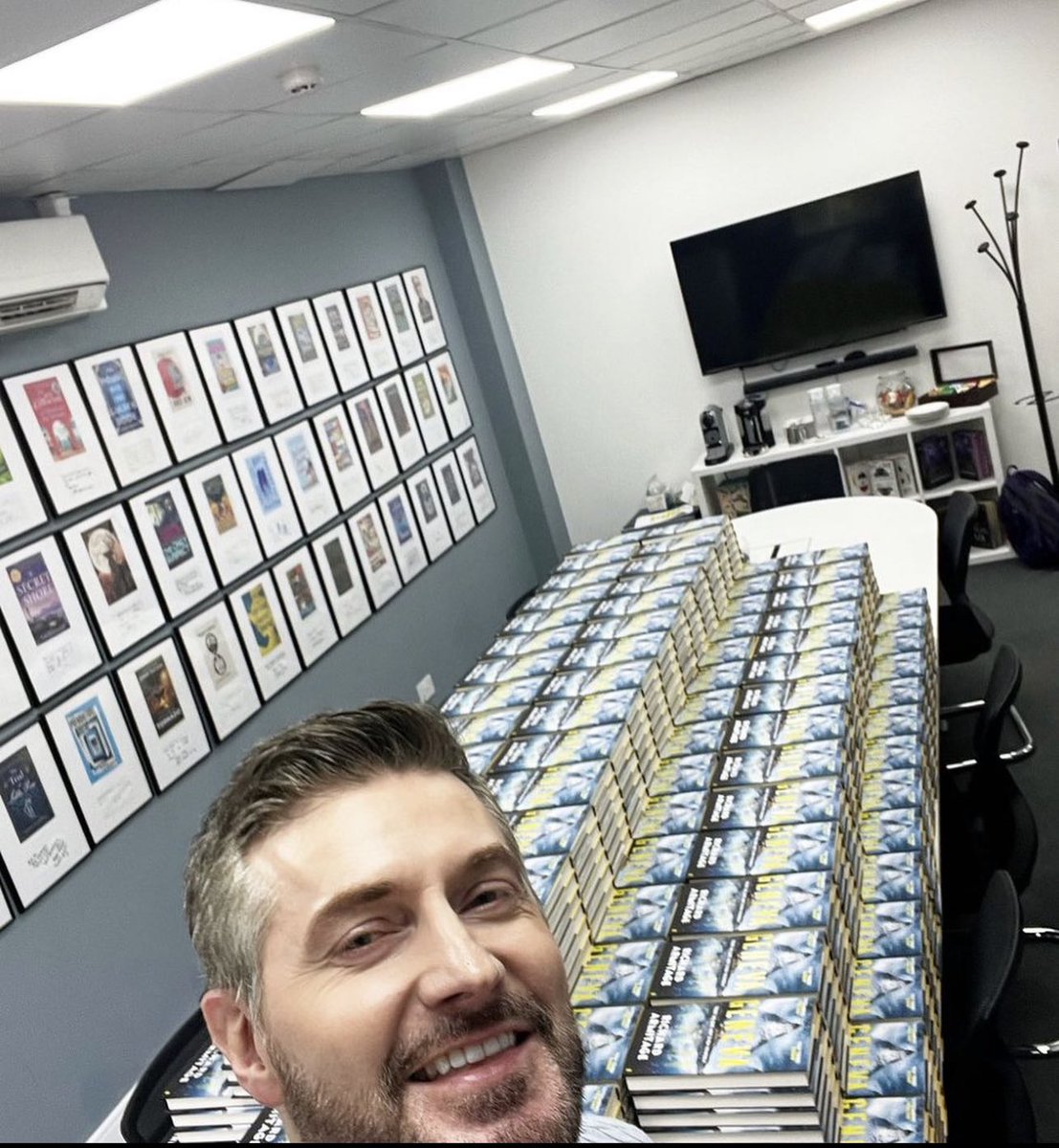 foxlanebooks's tweet photo. More exciting news! @RCArmitage will be back in the UK later this month and  has offered to personalise ltd indie copies of Geneva, once again 🤩

Thanks Richard!

Order using the link below and let us know who the book is to be dedicated to 👇🏻
https://t.co/45jsVqwuEQ https://t.co/K3FMkaDRab