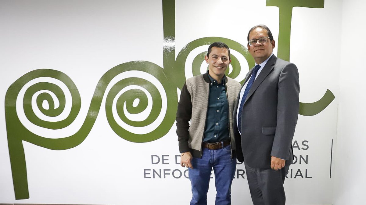 fcolombiaenpaz's tweet image. EL #CATASTROMULTIPROPÓSITO AVANZA con el convenio entre el @igacColombia y el @fcolombiapaz para su actualización en 24 municipios PDET. 

Se firma alianza entre el dir del @fcolombiaenpaz, @Wilmerlealp, y el dir del @igacColombia, Gustavo Marulanda, para seguir #ConstruyendoPaz