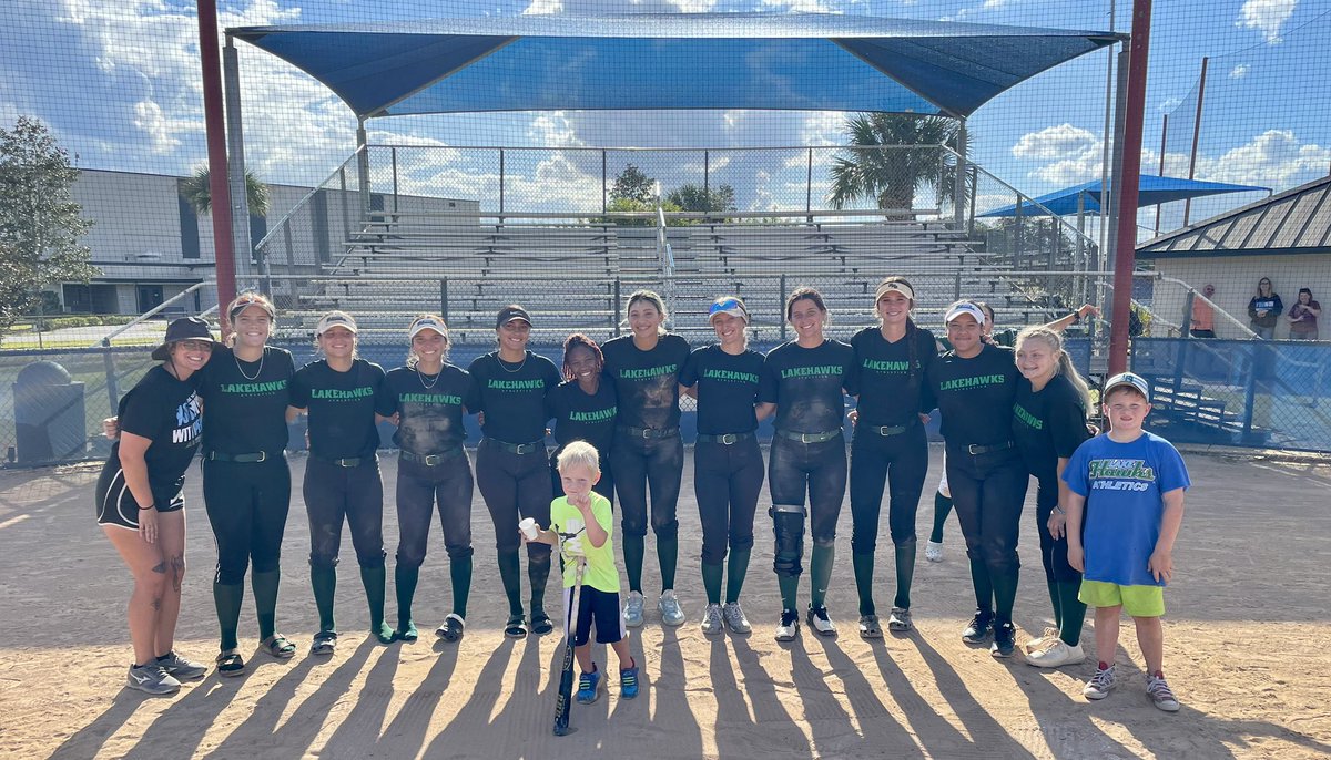 LakehawkSB's tweet photo. A big late rally in the sixth inning propels Coach Abbey’s team to a 7-6 World Series victory!!!! https://t.co/zk9d8aw1kv