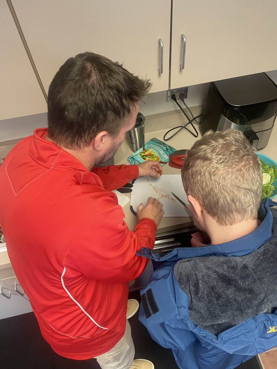 JoreeMorris's tweet photo. Today’s lunch in the #granttransitionprogram was #meatballsubs! First we brushed the rolls with some garlic butter and toasted them. Then heated up meatballs and sauce. Finally we loaded the subs up with cheese and warmed them up! Paired with a salad, this was yummy! https://t.co/X4AXn7bo65