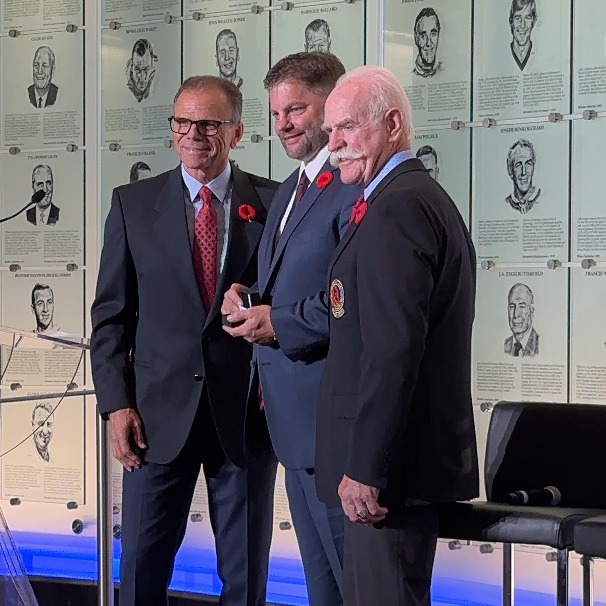 Eric Lacroix, son of Pierre Lacroix, receives his father’s Honoured Member Ring by @BaronRings from Mike Gartner #HHOF2001, Chair of the Selection Committee and Lanny McDonald #HHOF1992, Chair of the Board

#HHOF2023 | #HHOF