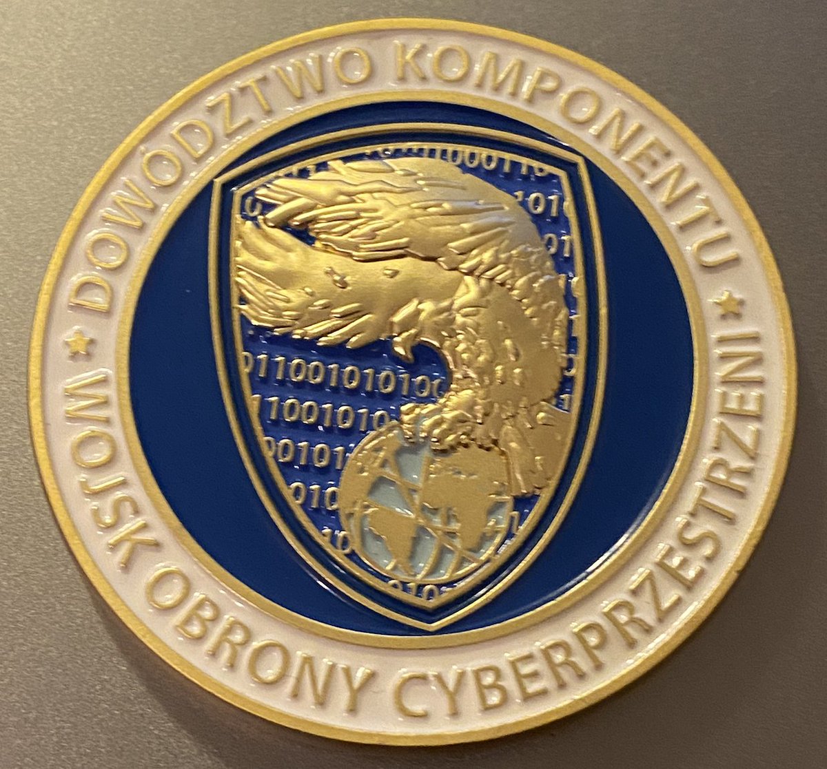 pawelmaziarz's tweet photo. Jaka robota, takie coiny. A całość, zwłaszcza praca zespołu BT02 - top notch! Jak już zwykle wielka piona dla kolegów i koleżanek za świetną współpracę. Reprezentowanie wspólnie z Wami polskiego zespołu na #LockedShields2023 było czystą przyjemnością! Do zobaczenia już niedługo! https://t.co/cpycXXyt9N