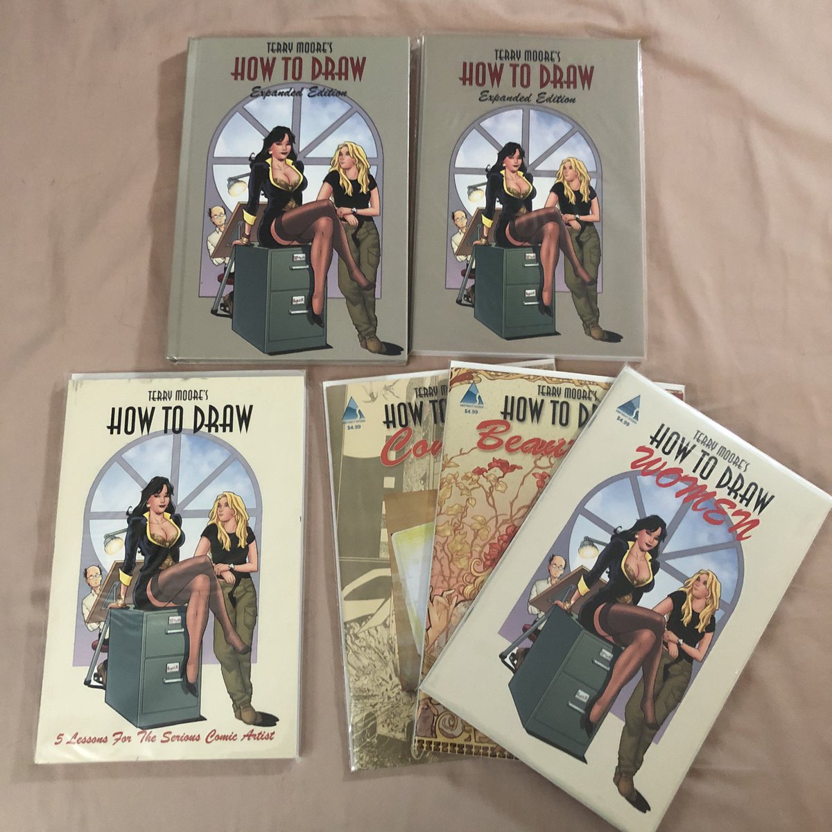 M00NLIGHTSTUDI0's tweet photo. @TerryMooreArtโs How To Draw collection. Single issues, trade paperbacks, and hardcover. You could learn a thing or two about a thing or two in these books. #AbstractStudioComics #ComicBooks #ComicArt #TerryMooreArt #TerryMoore https://t.co/RVzlojfq7h