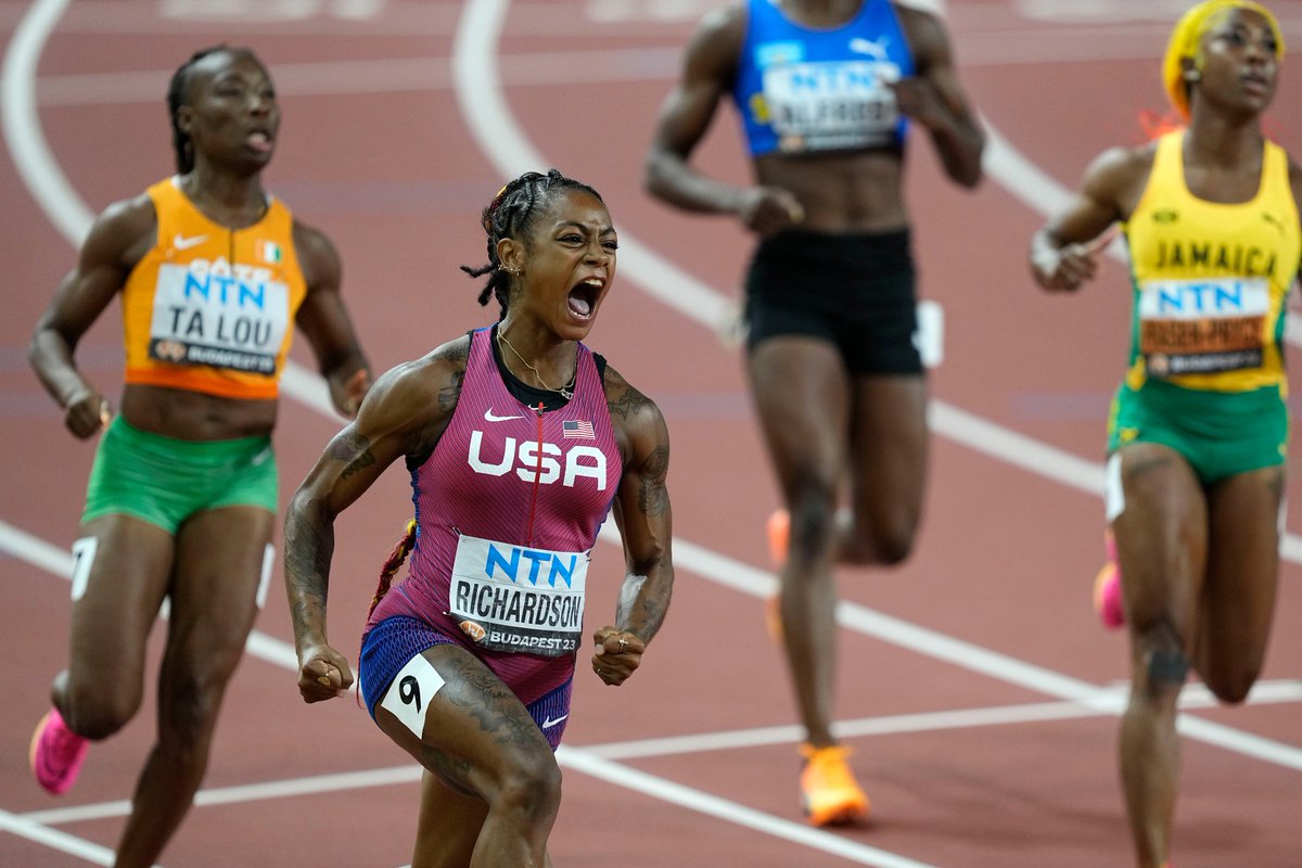 In honoring world champion Sha’Carri Richardson, Dallas ISD hopes to inspire the next generation. Thousands turn out to see former Carter star have the track at Kincaide Stadium named after her. Read: dallasnews.com/high-school-sp… @SportsDayHS @SportsDayDFW @dallasnews @tandfn