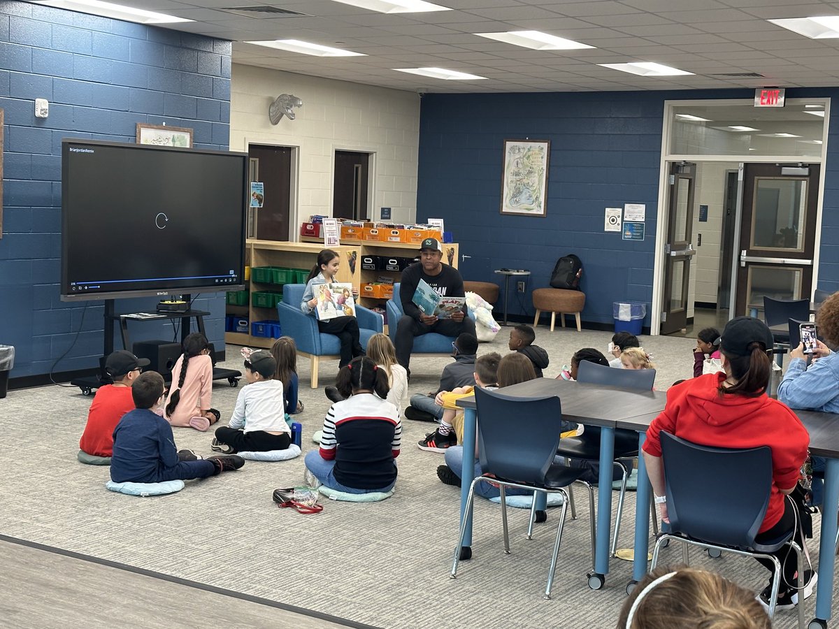 dhayesforsyth's tweet photo. Thank you, @TwoSportman for inspiring &amp; reading w/ our @ForsythVirtAcad students! Your were kind, funny, engaging, &amp; thought-provoking!

Thank you to @FCSchoolsGA &amp; ⁦@FCSTandL⁩ for helping make this possible for ⁦our⁩ students &amp; families!

#SafeConnectedThriving https://t.co/N1Dm1Lf3od