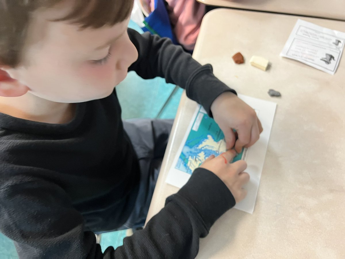 DES2ndGrade's tweet photo. Students enjoyed creating topographical maps of Maryland in social studies today! 🗺️ https://t.co/IojZ6jj7wH