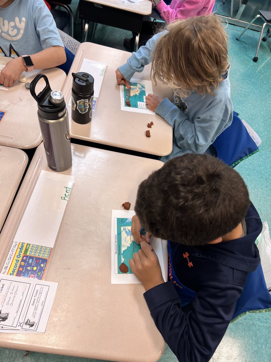 DES2ndGrade's tweet photo. Students enjoyed creating topographical maps of Maryland in social studies today! 🗺️ https://t.co/IojZ6jj7wH