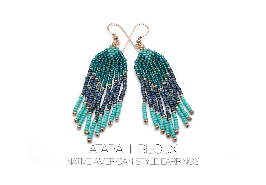 Turquoise & Gold Native American Style Tassel Earrings
#Earrings #BohochicJewelry #EthnicEarrings #JewelryTrends #UKSmallBusiness #Accessories #AtarahBijoux #TasselEarrings #DangleEarrings
buff.ly/3IXLMMO