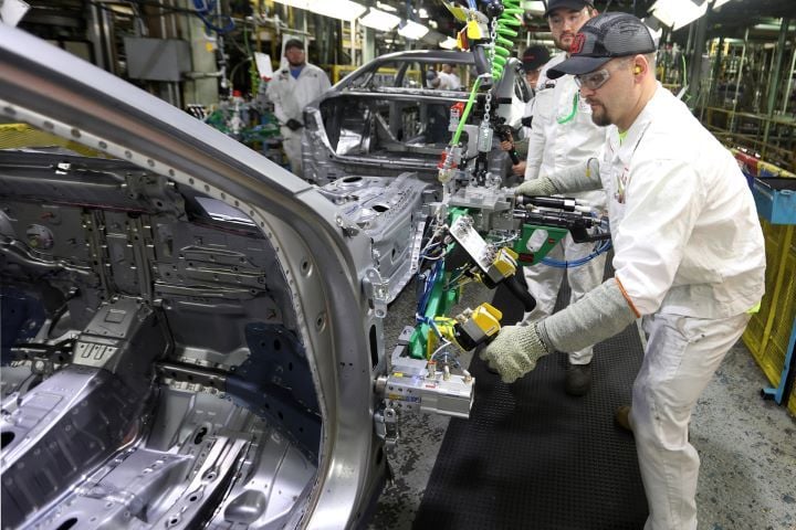 Second Japanese Brand Bumps Worker Pay: WSJ reports Honda to increase US labor force pay by 11%, follows similar Toyota move after Detroit union wins. fi-magazine.com/372412/second-…