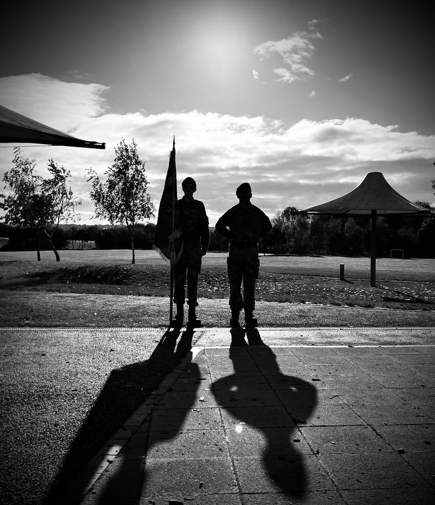 When <a href="/TheMrOliver_/">Mr Oliver</a> captures this amazing picture! #WeWillRememberThem