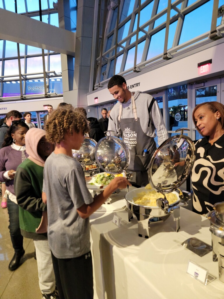 We are incredibly grateful to our friends at Raley's and the Kings for continuing to pour their love into our community. We had a fantastic time at the annual "Eat Like a King" dinner.