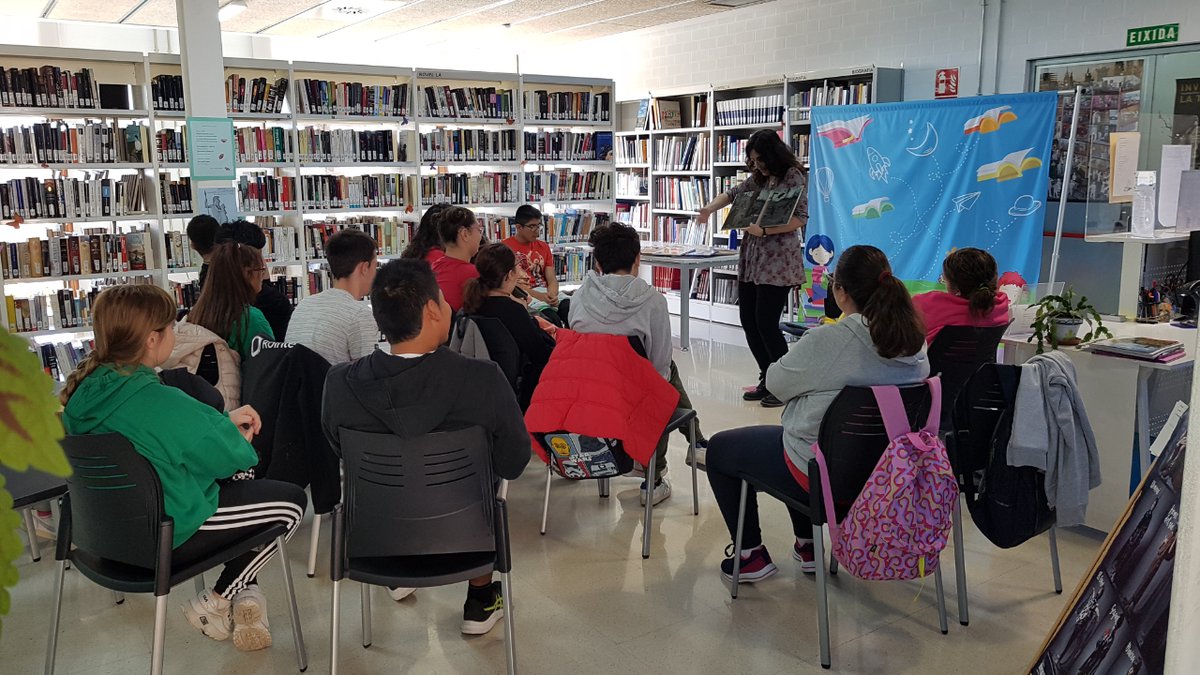 🟡📚 <a href="/Luminariaeduca/">Luminaria Arte y aprendizaje</a> va estar el dimecres, 8 de novembre, en la Biblioteca de El Castellar – L’Oliveral – #MatildeRamos, per a fer gaudir als xiquets i les xiquetes del 🎓 Colegio de Educación Especial Rosa Llàcer 🎓.

S'ho van passar genial! 👏

#BMValència
