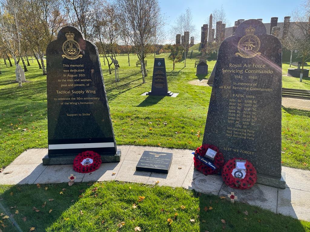 CO TSW and Mr Wayne Shelton representing the RAF Servicing Commandos and TSW Association lay a wreath to remember those lost in the service of the country. 
‘We shall remember’

#RemembranceDay  #WeWillRememberThem 

<a href="/RAFSC_TSWAssn/">RAF Servicing Commando & Tactical Supply Wing Assn</a>