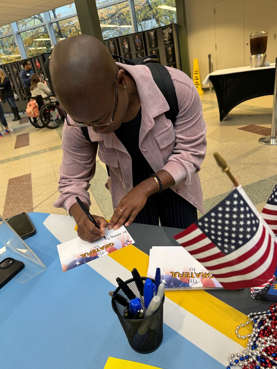 Stockton_Alumni's tweet image. Honoring heroes this Veterans Day! Ospreys penned messages of gratitude and our guest speaker Colonel Yvonne L. Mays inspired belief, mentorship and hard work. Let's carry this spirit forward in support of Stockton's military community: bit.ly/474h2mU