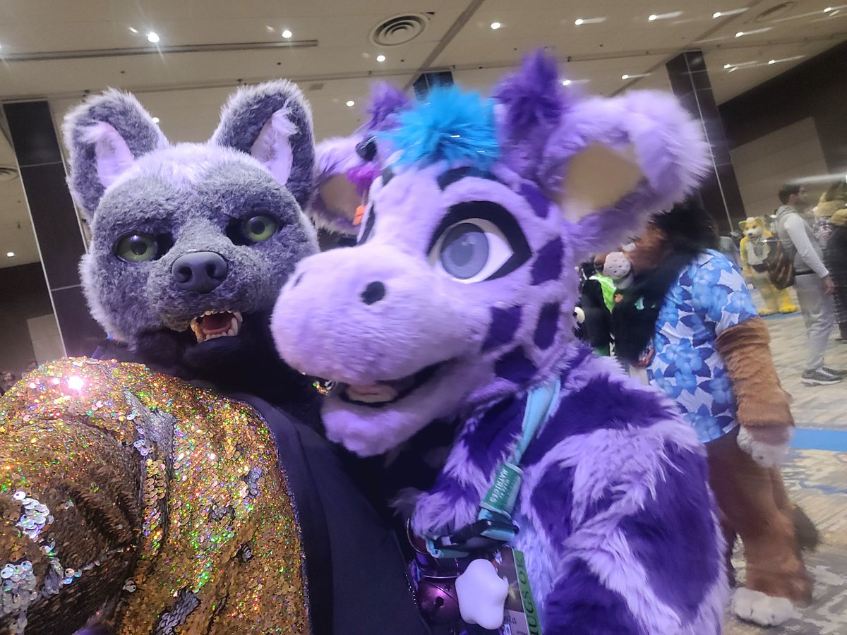 Happy #FursuitFriday everyone ^^ BLFC was such a blast, and I was lucky enough to meet the fabulous <a href="/Zarafagiraffe/">Zarafa</a> once again! It's so much fun to try and find this cute purple giraffe when I'm at a con.