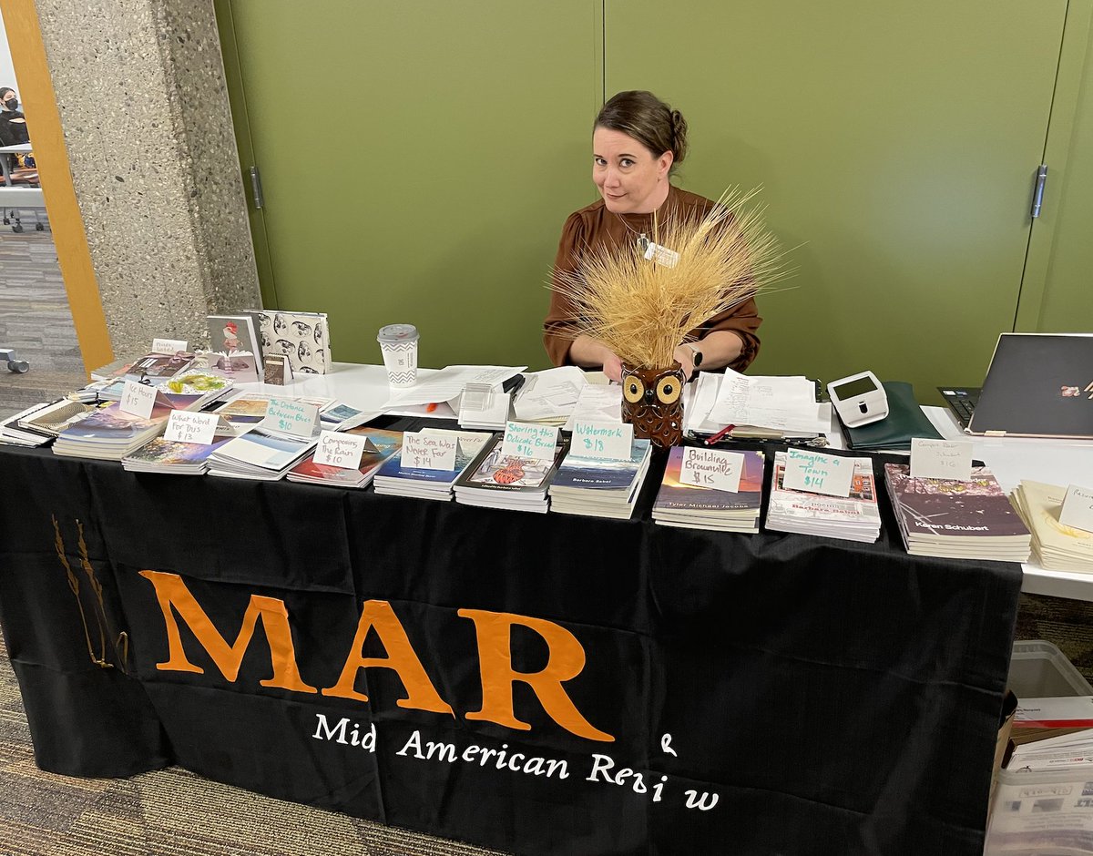 Workshops are now in session! 

Make sure to stop by our table to check presenters' books 😊