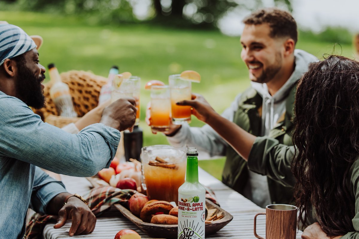 Fall vibes in a bottle with Sip Shine's Caramel Apple Shine-A-Latte Moonshine! 🍏☕🍂 

#ShineALatte #FallFlavors #CaramelApple #GitchaASip #SipShine #Moonshine #Cheers