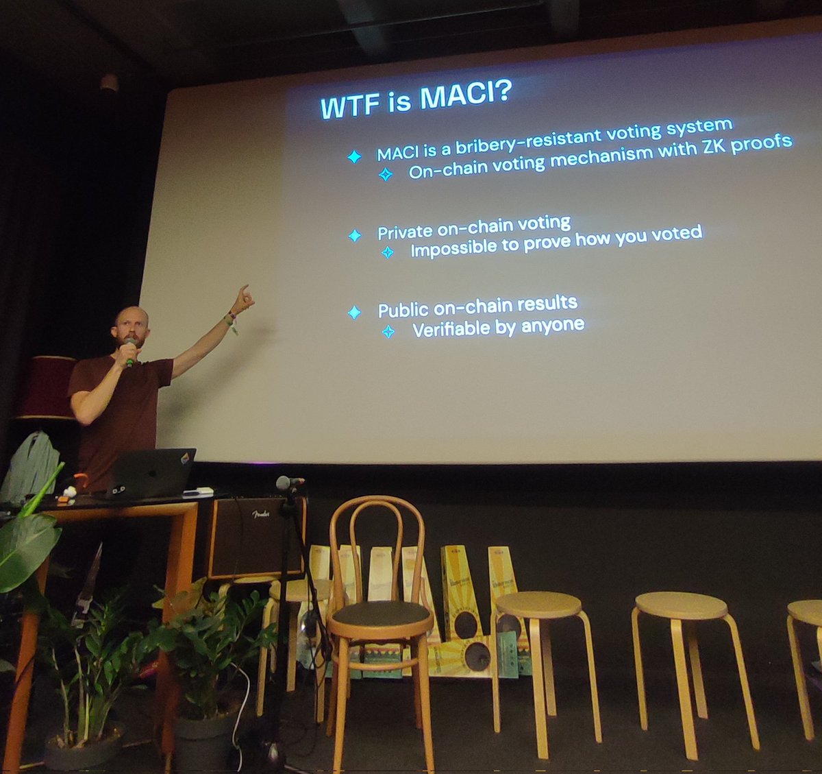 MACI tech stack:
- Circom circuits
- Solidity smart contracts
- TypeScript libraries

@samonchain we really liked your explanation on what MACI is 😁
📍 ZuConnect