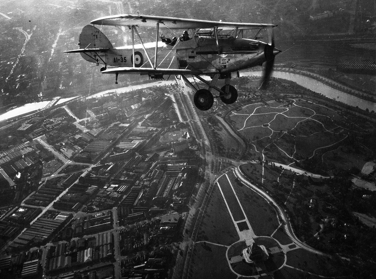 AusAirForce's tweet photo. At the 11th hour on the 11th day of the 11th month – we will pause to remember them. ❤️

2023 marks the 105th anniversary of the signing of the Armistice between Allied forces and Germany, which ended the First World War (1914–18). https://t.co/MFHIN6tGuJ