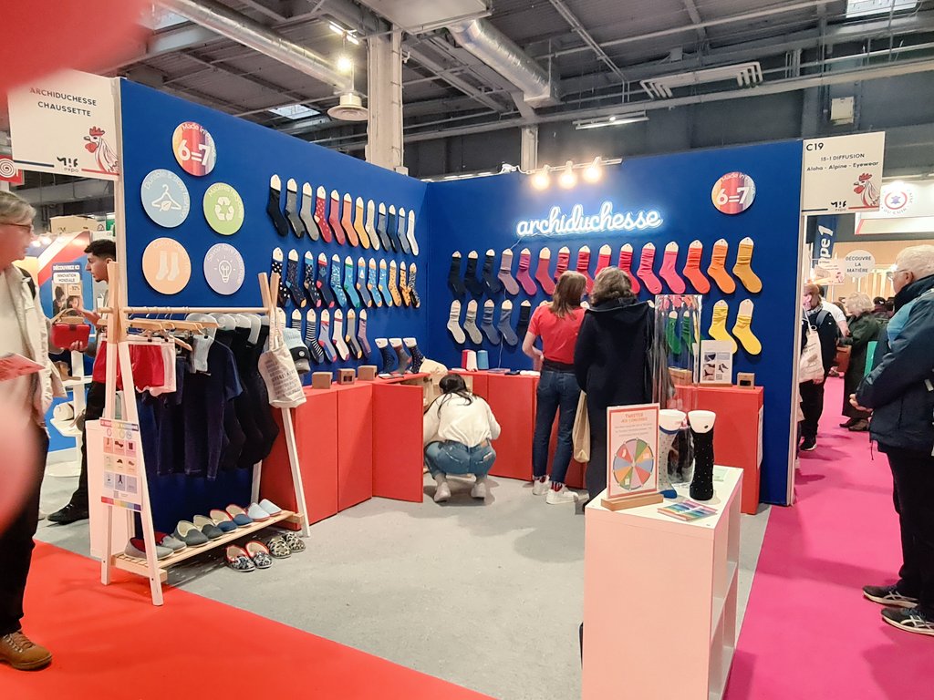 CarolineDervil's tweet photo. @soubacq @KiplayVintage @splice_paris @DaoDavy @Certif_OFG @cartefrancaise Bcp de ns régions, de ns elu(es) ont réussi le pari de retrouver 1 solidarité qui fait grandir le #madeinlocal : se parler, interagir, aider, épauler ls acteurs. La révolution de la #chausettte ou du #boxer vient aussi pat le #client qui donne sa confiance 💰 https://t.co/uQcupv1kHm