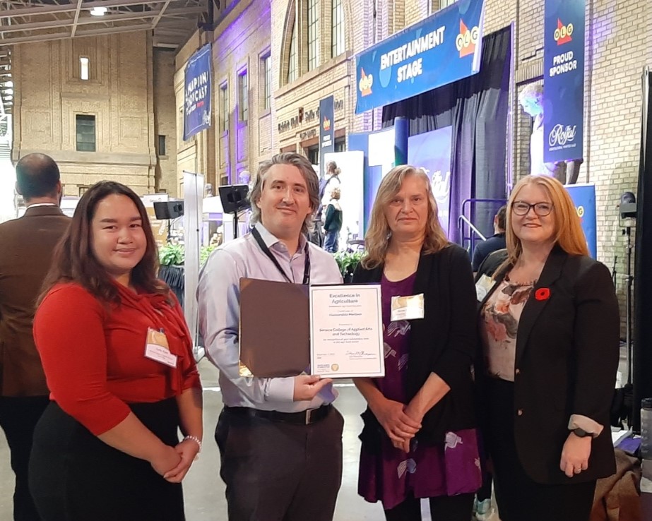 Seneca_Research's tweet photo. Congrats #SenecaResearch team for receiving a honourable mention at the 2023 Ontario Excellence in Agriculture Program for developing & delivering the Toronto Urban Farmer Training, a business creation-focused program that supports urban farming.
Visit:
https://t.co/GiYNf9YQ8G https://t.co/0Z3oCvrtEn