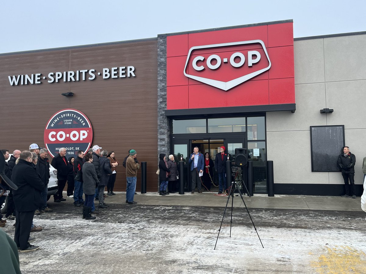 ElanMB's tweet photo. Congratulations 🎉 to @HumboldtCoop on your grand opening of the new Liquor Store. It’s a great addition to #OurHumboldt! Locally produced products like @BlackFoxSpirits, Dobrowody Distillery on-site with samples. #MadeinSask https://t.co/UjWmRhbKZR