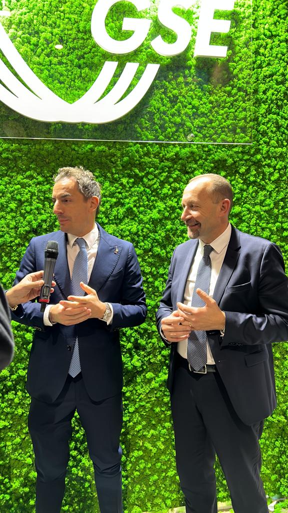 arrigoni_paolo's tweet photo. A @Ecomondo visita allo stand @GSErinnovabili della delegazione della Commissione Parlamentare di Inchiesta sugli #Ecoreati guidata dal Presidente On. @JacopoMorrone. https://t.co/9VYutQtZy5