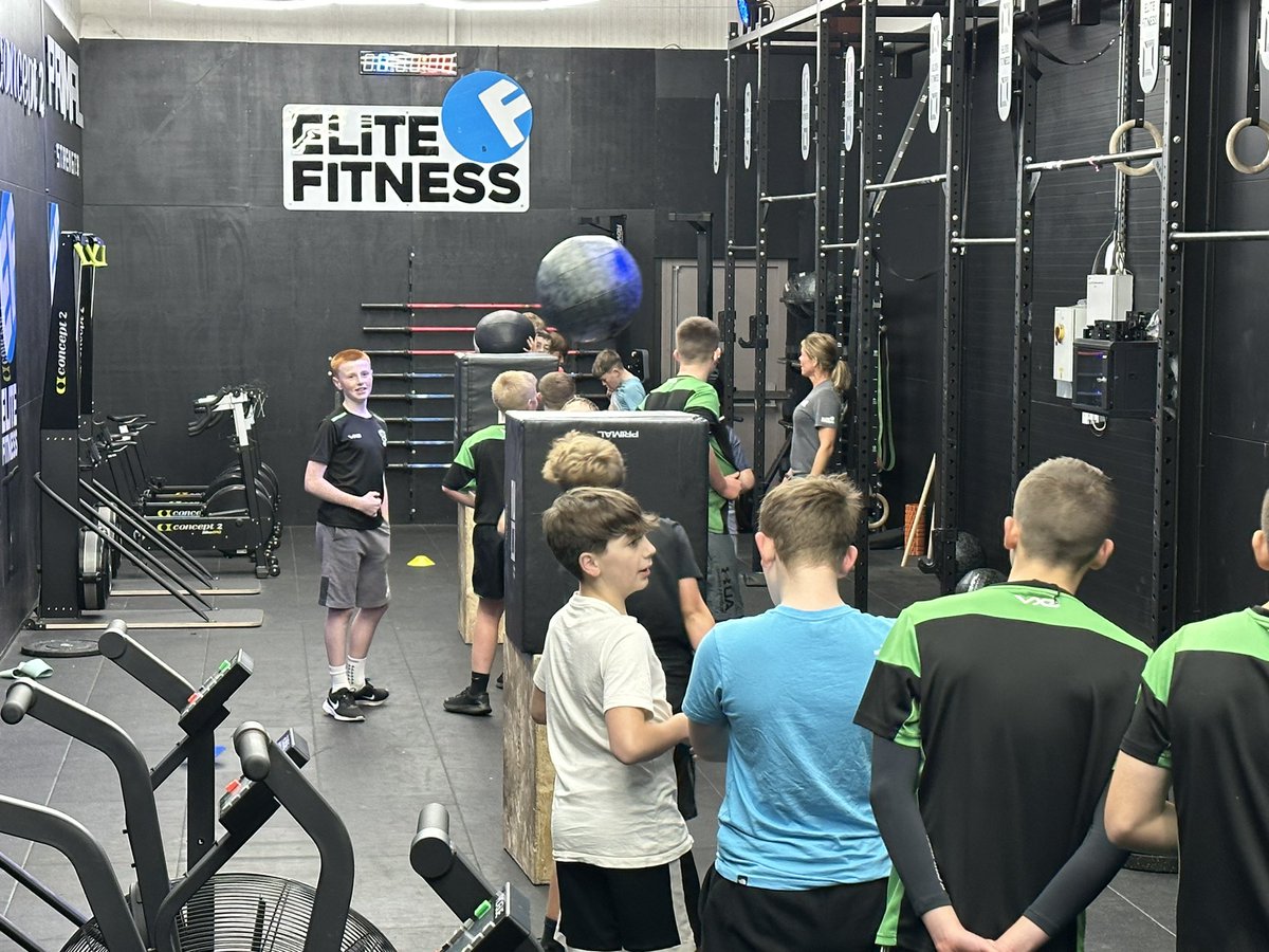 Great session tonight for the lads at Elite Fitness. Huge thanks to Sarah for putting them through their paces. Same time next week! 💪💚🖤🏉