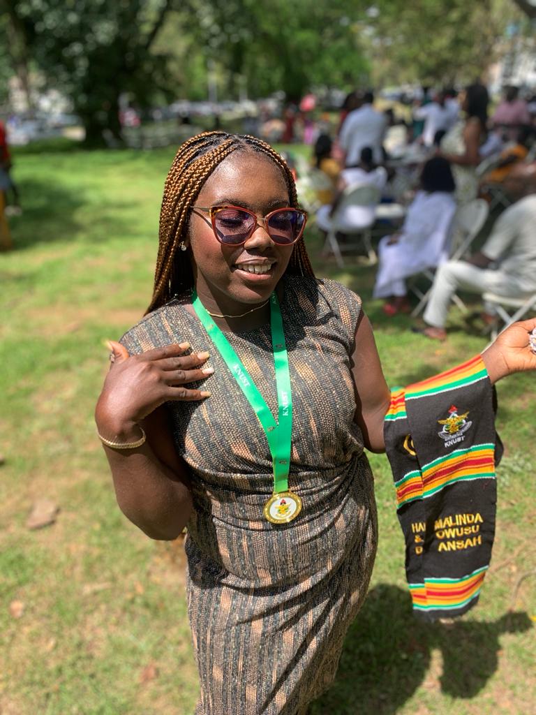 theconvogirl's tweet photo. I bagged my first degree with a 1st Class Honours in Publishing Studies, today🎊The journey has been one that glorifies God. I worked hard but God went in too hard.  Thank you to God,loved ones and myself. #graduation https://t.co/zrVUPuIVTY