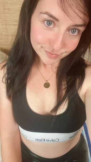 Naa, wer verbringt den Abend mit mir in der Cam? ☺️🍦 https://t.co/YpifKcVAFL https://t.co/6ALJiMvNUw