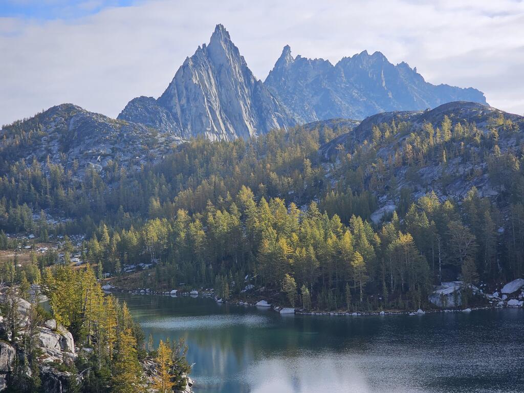 Enjoy #OurEarthPorn!
(Steal This Hashtag for your own and join the community of Nature Addicts! )

An early morning in the Enchantments, WA [OC] [4000x3000] 
Photo Credit: nanotube-boi 
.