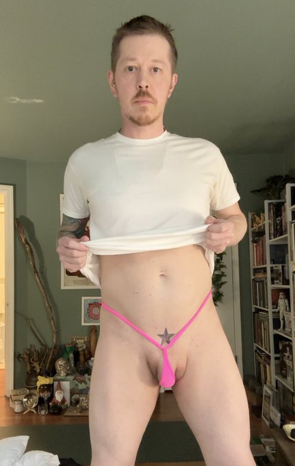 Um&hellip;. I&rsquo;m gonna have a hard time staying in this. https://t.co/3aargsYTKI<a href="/tag/dadbod"class="tags"><span>#dadbod</span></a>