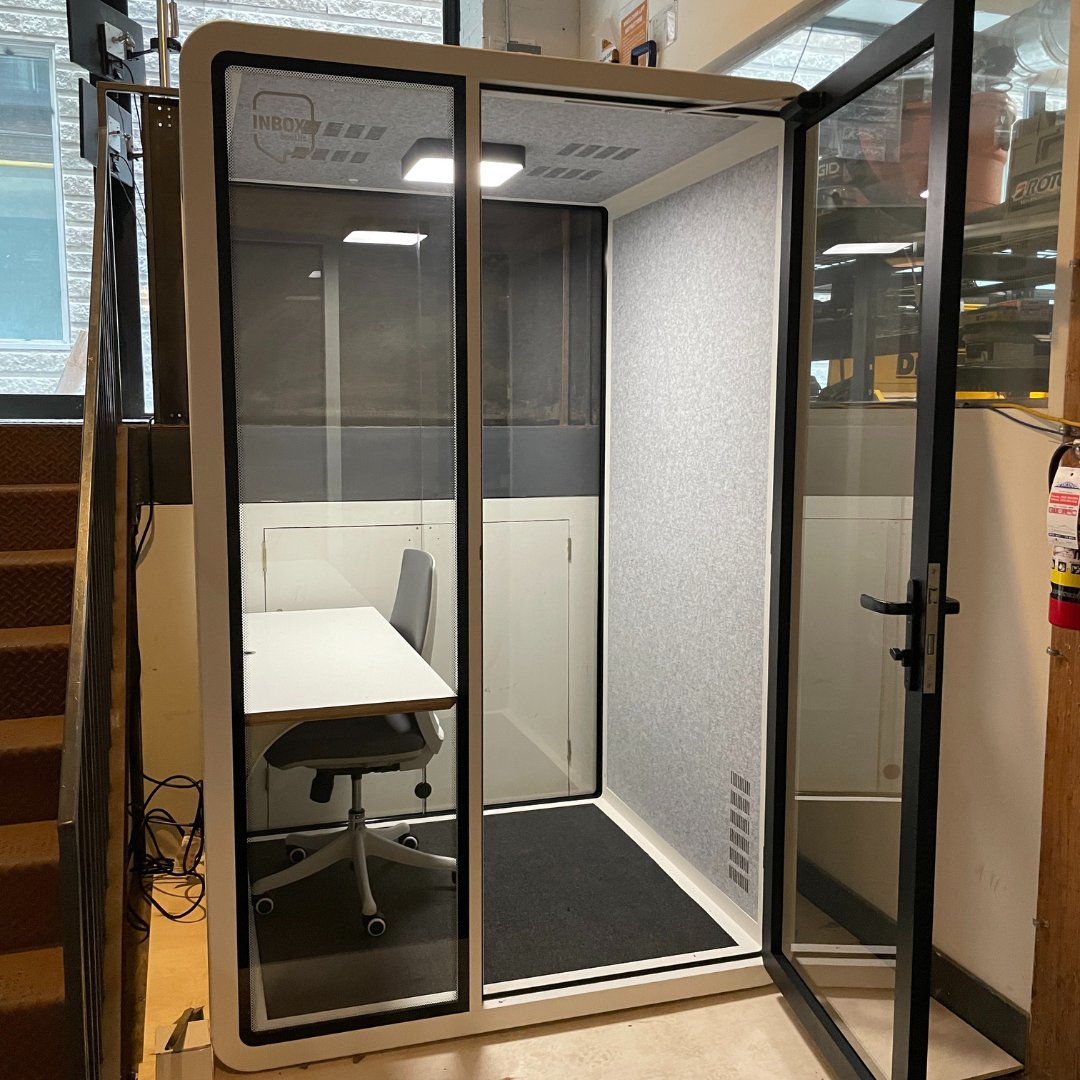 csiTO's tweet image. New phone (booth), who this? Thanks to our new partnership with #InboxBooths, we’re excited to share that CSI Spadina now features 3 new meeting pods! These new spaces will allow for greater flexibility with your video chats & small team meetings. Come by and check them out!