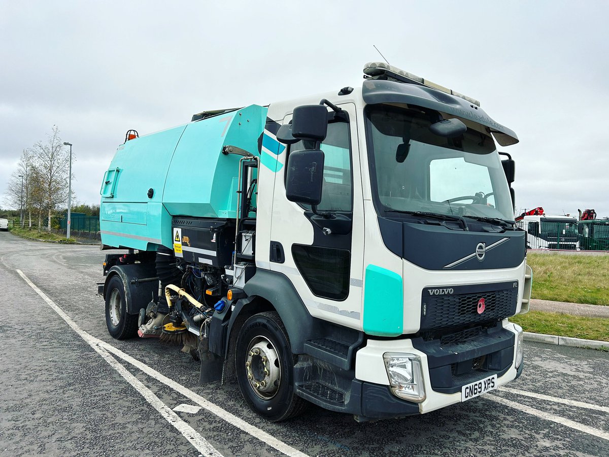1stchoicecomms's tweet image. For Sale 2019 Volvo FL Johnston VT652 #Roadsweeper dual sweep power wash gully arm manual 4000 hours #sweepertruck