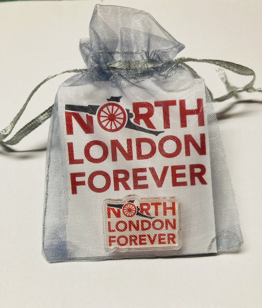 🚨GIVEAWAY🚨
When we beat Burnley a follower who likes and reposts this tweet will win my VERY limited edition North London Forever Pin Badge.
They are sold out on my store but I have one to give away 
You MUST be following me to enter.
#ARSBUR <a href="/Arsenal/">Arsenal</a> #northlondonforever