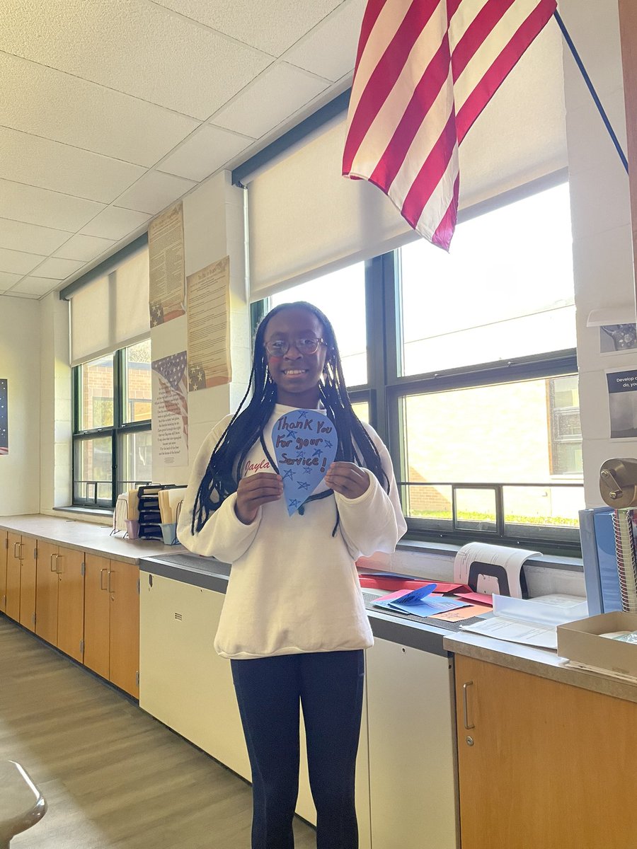 Ms_K_19's tweet photo. More thank you cards from Ss to local veterans! https://t.co/jdTWnCA8mR