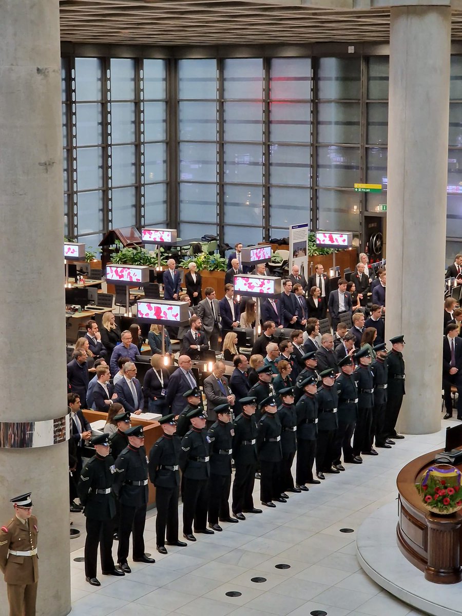 Our links to @LloydsofLondon date back to Lloyd’s Platoon, London Rifle Brigade. It is a privilege to again be invited back to form the honour guard for the annual Remembrance Day ceremony. #ProudRifleman #WeAreSwiftandBold