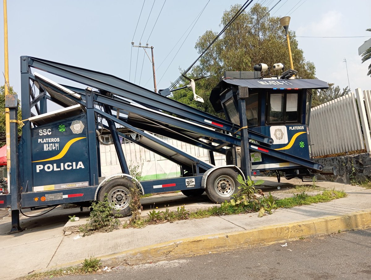 Dogtor Catlaviz (@mvzcesargg) on Twitter photo Elefantes blancos
Este armatoste de la <a href="/SSC_CDMX/">SSC CDMX</a> se encuentra ubicado en av 5 de mayo en ejército de oriente IV seccion, <a href="/Alc_Iztapalapa/">Alcaldía Iztapalapa</a>, de nada sirve, siempre está solo y el 1 de nov mataron a un repartidor de Didi a 100 metros de esta cosa. Para qué está ahí? <a href="/ClaraBrugadaM/">Clara Brugada Molina</a> Elefantes blancos
Este armatoste de la <a href="/SSC_CDMX/">SSC CDMX</a> se encuentra ubicado en av 5 de mayo en ejército de oriente IV seccion, <a href="/Alc_Iztapalapa/">Alcaldía Iztapalapa</a>, de nada sirve, siempre está solo y el 1 de nov mataron a un repartidor de Didi a 100 metros de esta cosa. Para qué está ahí? <a href="/ClaraBrugadaM/">Clara Brugada Molina</a>