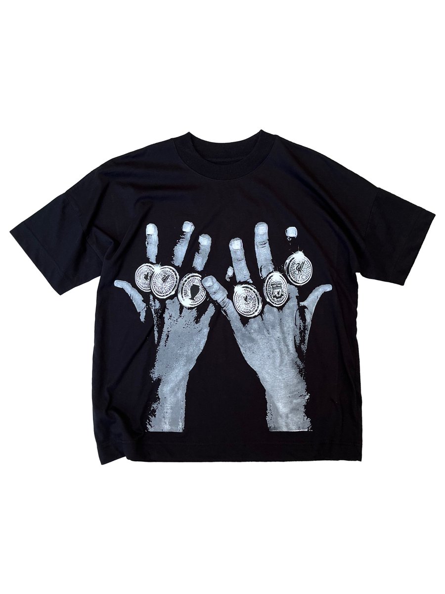 lfcdzn11's tweet image. Liverpool Rings T-Shirt.
After months of working on bringing this concept to life, I am finally pleased to say that my first product is now available to pre-order on my brand new online store.
The design commemorates Liverpool’s SIX Champions League/European Cup trophies.…