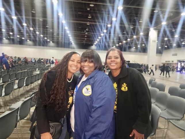 We are back! DPSCD Rise Up Professional Development Day. Sharing it with awesome staff, colleagues, friends &amp; family who strive to provide Excellence for students every day! #ThisWorkIsHeartWork❤️
#RiseUpDPSCD #P3APremiers