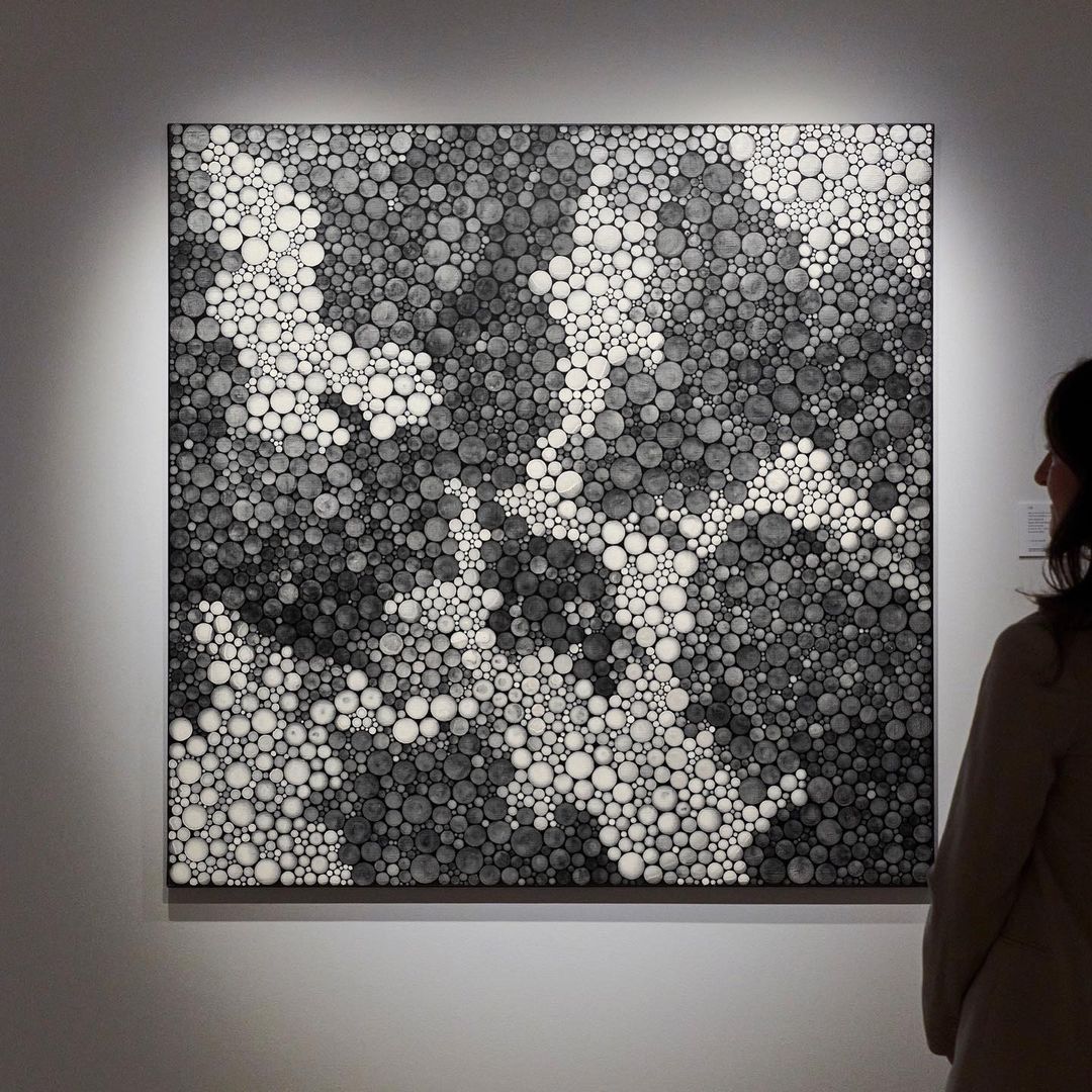 Yayoi Kusama’s ‘Dots Obsession’ (2004) is a scintillating combination of grey, black and white dots that pulsate with rhythm and dynamism across the incredibly expansive surface. Discover ‘Dots Obsession’ and more in the Contemporary Day sale catalogue: bit.ly/468K43B