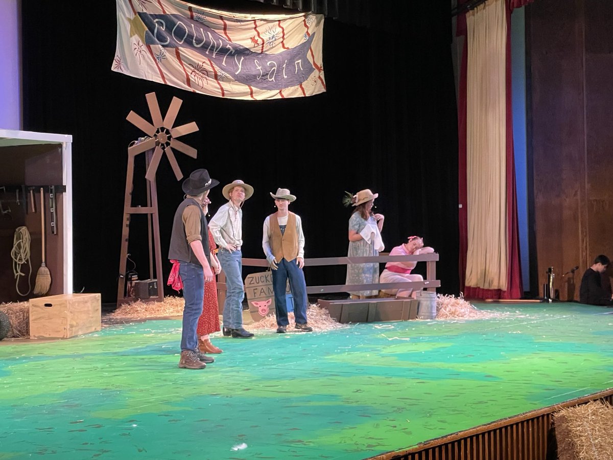 DebbieJax's tweet photo. Don’t miss the opening night of the beloved classic “Charlotte’s Web” on stage TONIGHT at 7:00 pm! Get tickets on https://t.co/1IeoKbZlDT or at the door while supplies last! https://t.co/KIPNRvVOGI