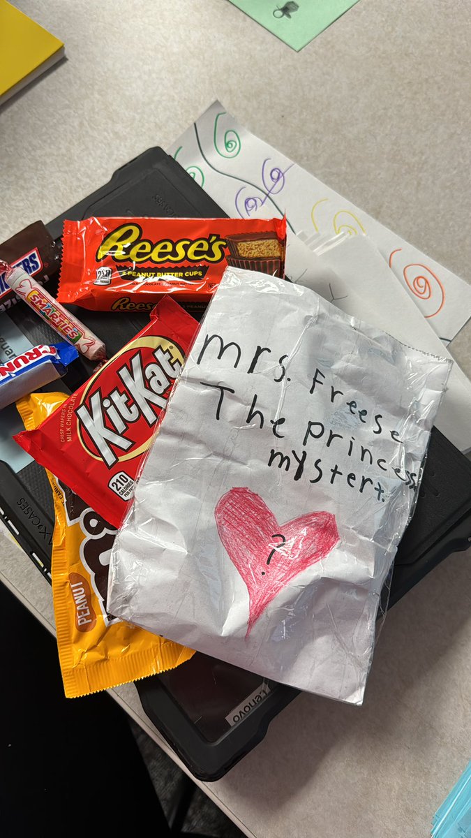 A sweet and thoughtful student gave this to me today. I had to wait all day. The suspense was worth it. #LevelUpPlanoISD
#pisdlearns
#haunelementary
