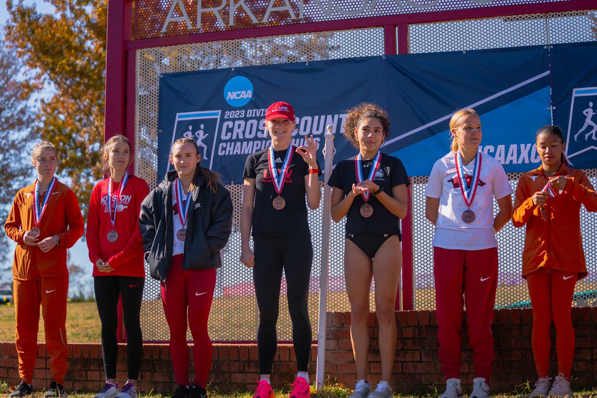 UIWTrackXC's tweet image. Congratulations to Ashlyn Royal for placing 22nd in the NCAA Cross Country South-Central Region Championship!

#WordUp #brickbybrick #ncaaxcchampionships