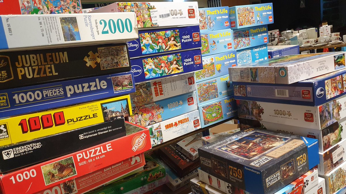 Er is nog genoeg over voor morgen. Om 11 uur gaat de poort weer open! #waalre #speelgoedbeurs #puzzels <a href="/Saw2Waalre/">ScoutingAalstWaalre</a>